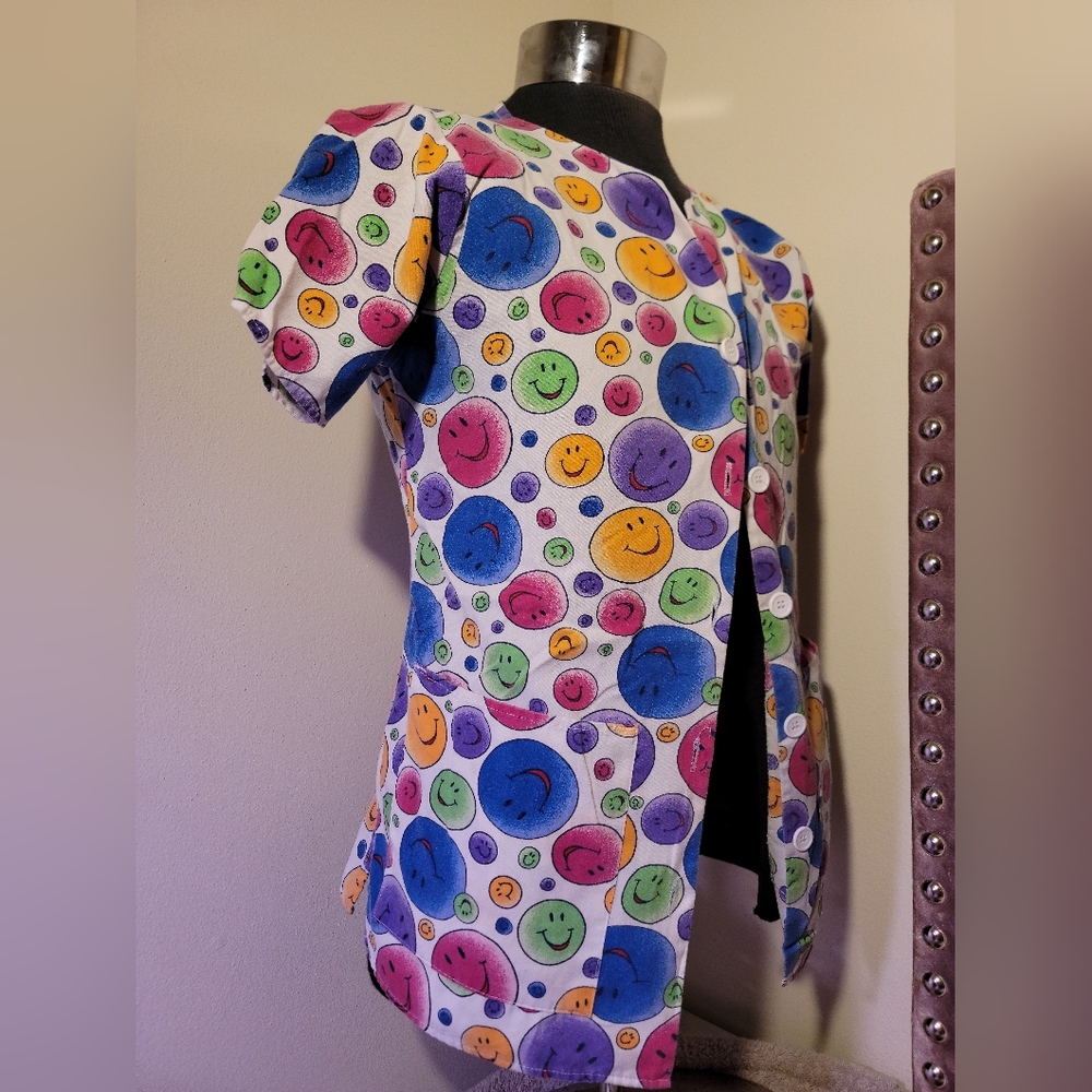 Button Up Scup Top - Picture 2 of 4